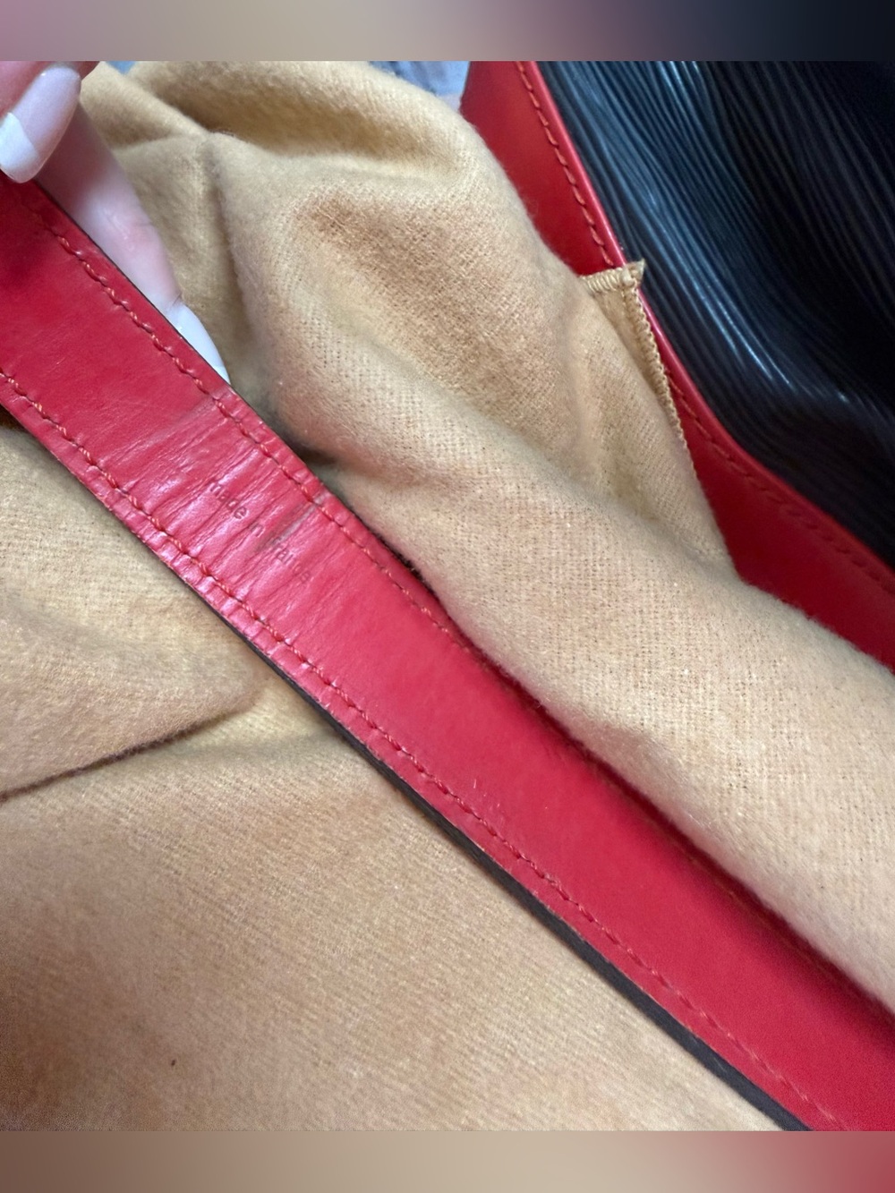 Authentic Louis Vuitton bucket-style shoulder bag Epi leather with red trim. - Picture 11 of 16